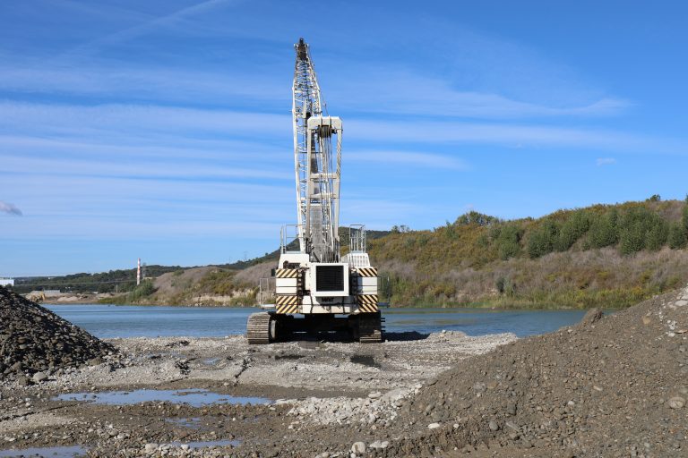 dragline in quarry production aggregate alluvial