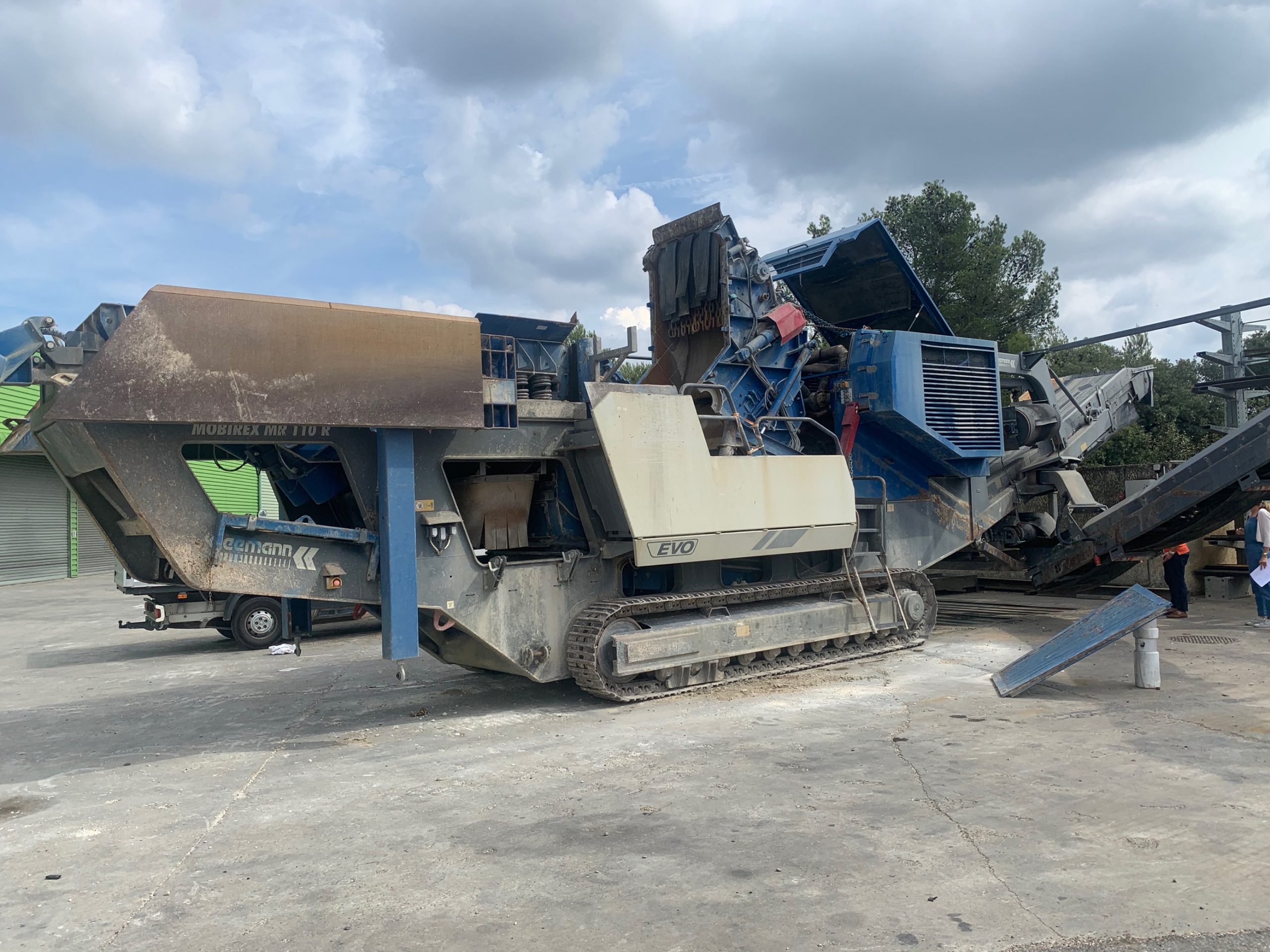 mobile impact crusher - Illustration of how works an impact crusher