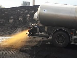 Liant végétal pour le plaquage des poussières sur les pistes des carrières