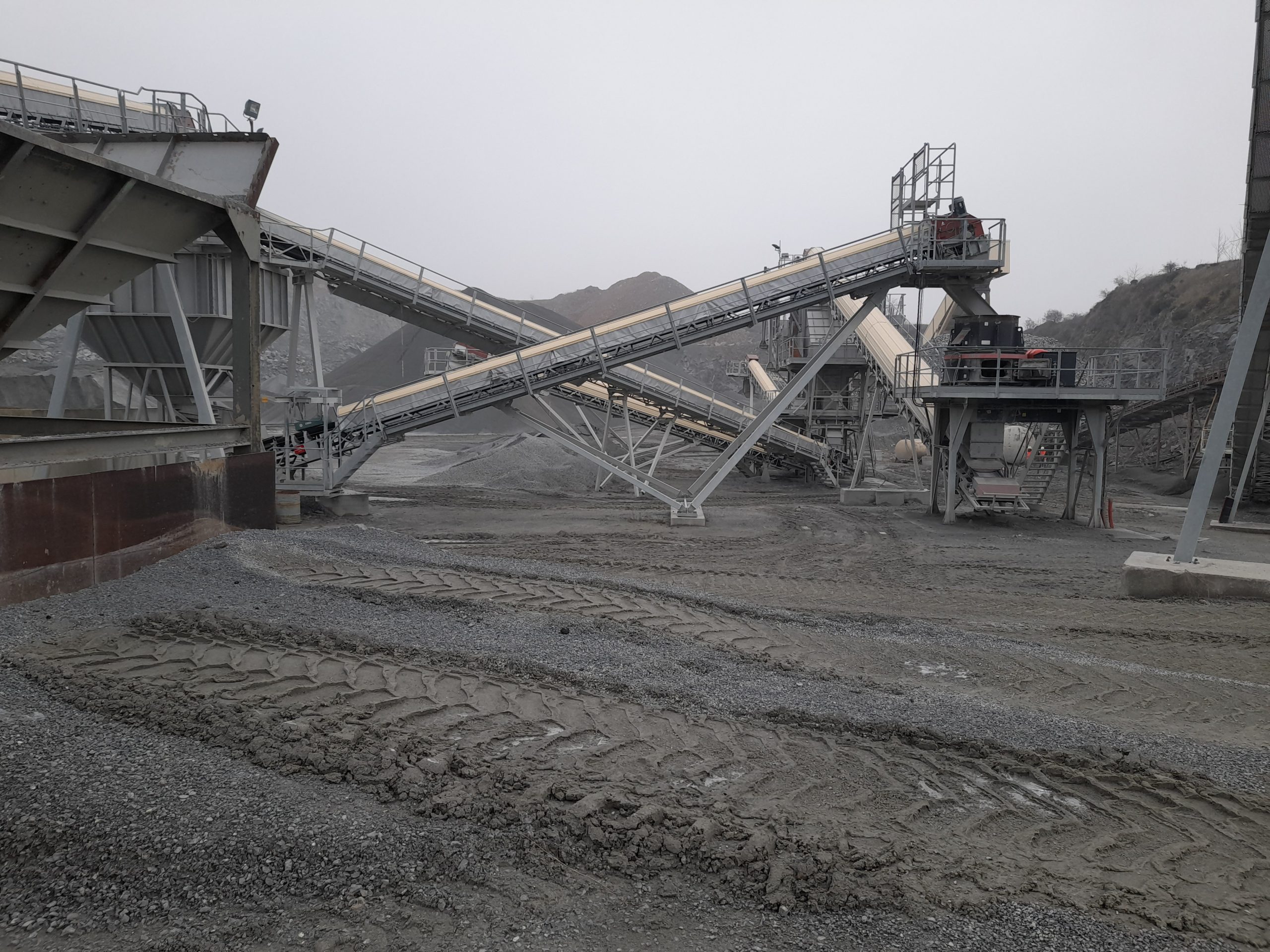 installation fixe broyage et concassage production de granulats